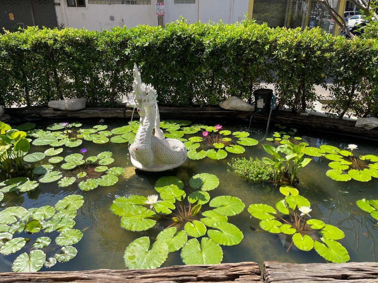 Town In Town Gardent Resort Bangkok Extérieur photo