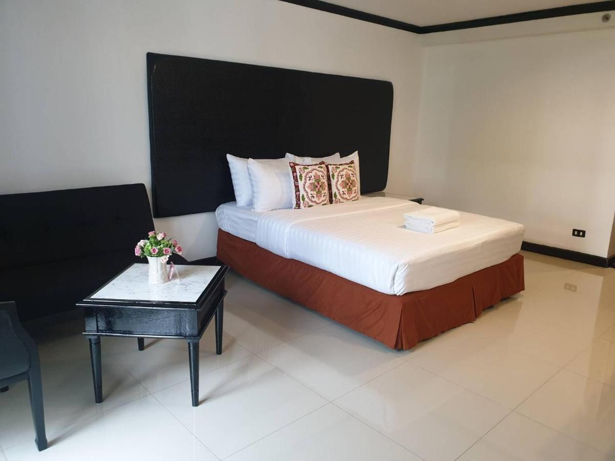Town In Town Gardent Resort Bangkok Extérieur photo