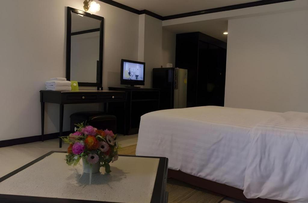 Town In Town Gardent Resort Bangkok Extérieur photo
