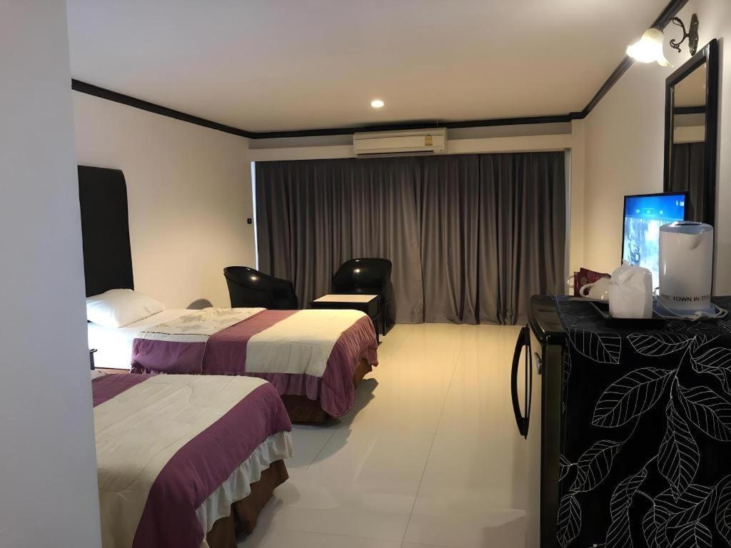 Town In Town Gardent Resort Bangkok Extérieur photo