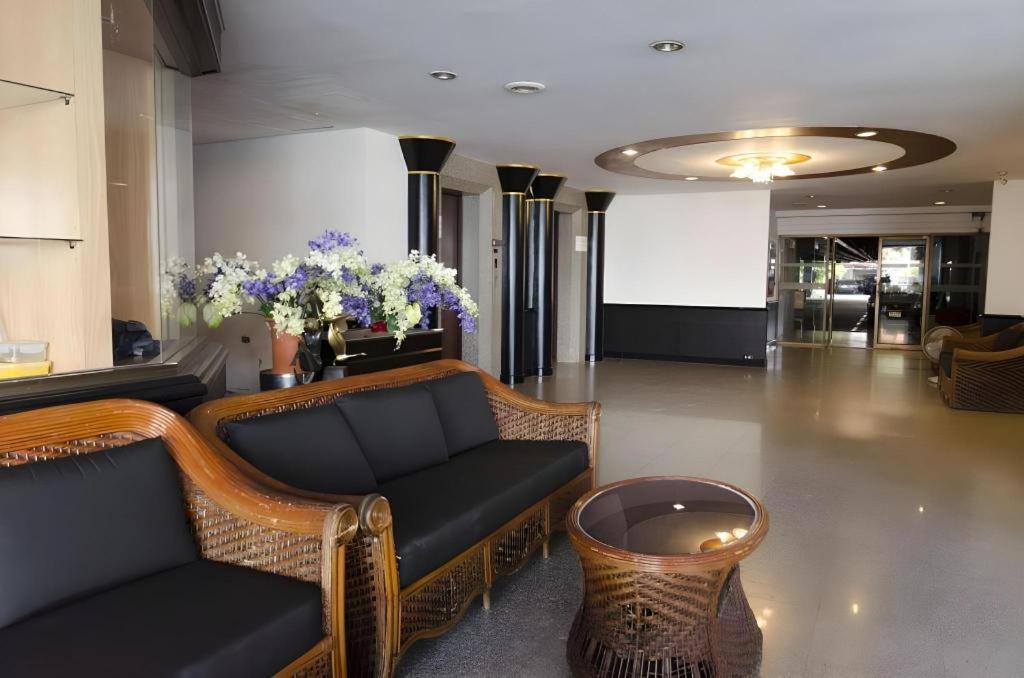 Town In Town Gardent Resort Bangkok Extérieur photo