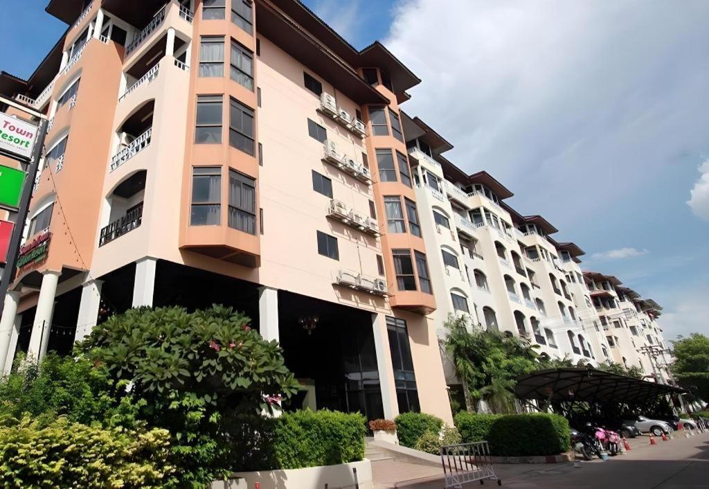 Town In Town Gardent Resort Bangkok Extérieur photo