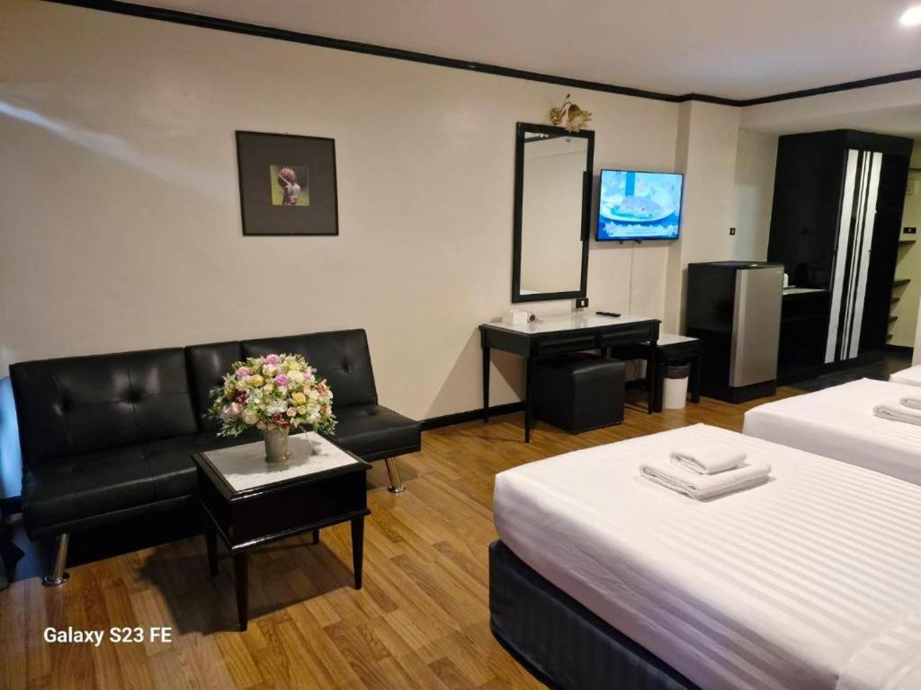 Town In Town Gardent Resort Bangkok Extérieur photo
