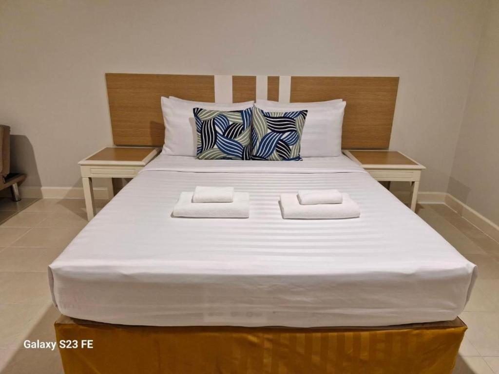 Town In Town Gardent Resort Bangkok Extérieur photo