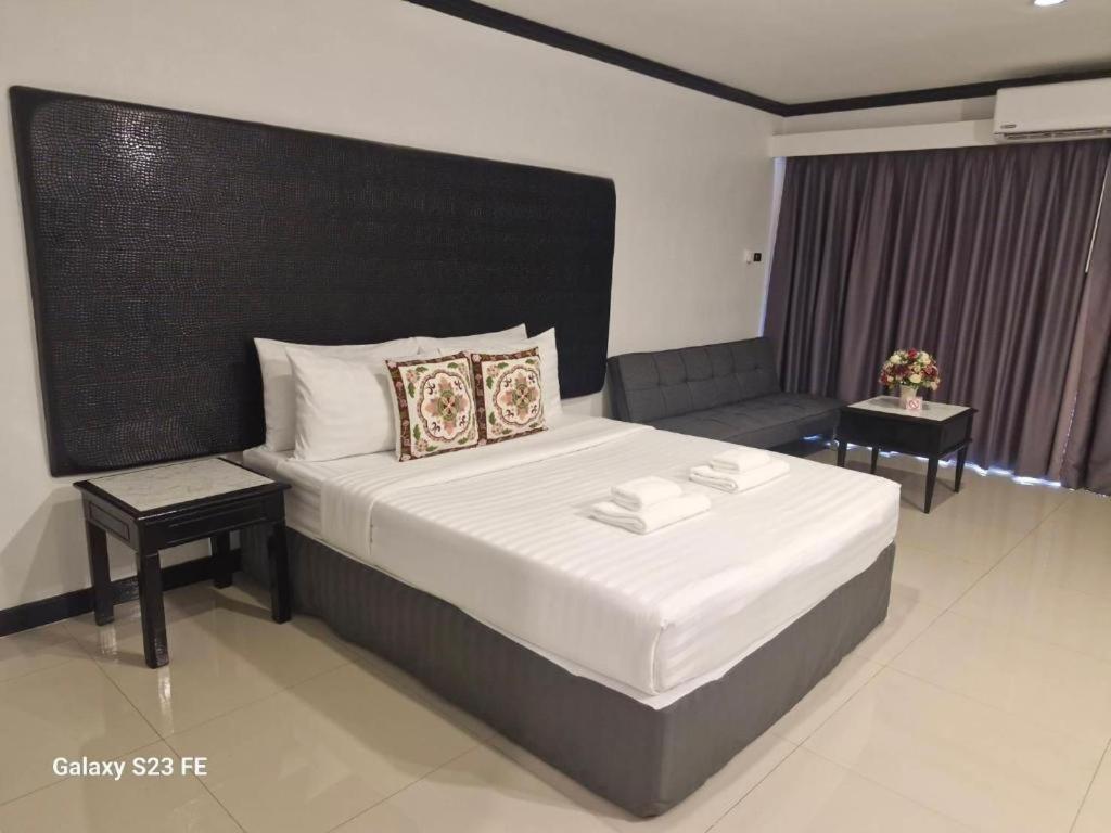 Town In Town Gardent Resort Bangkok Extérieur photo