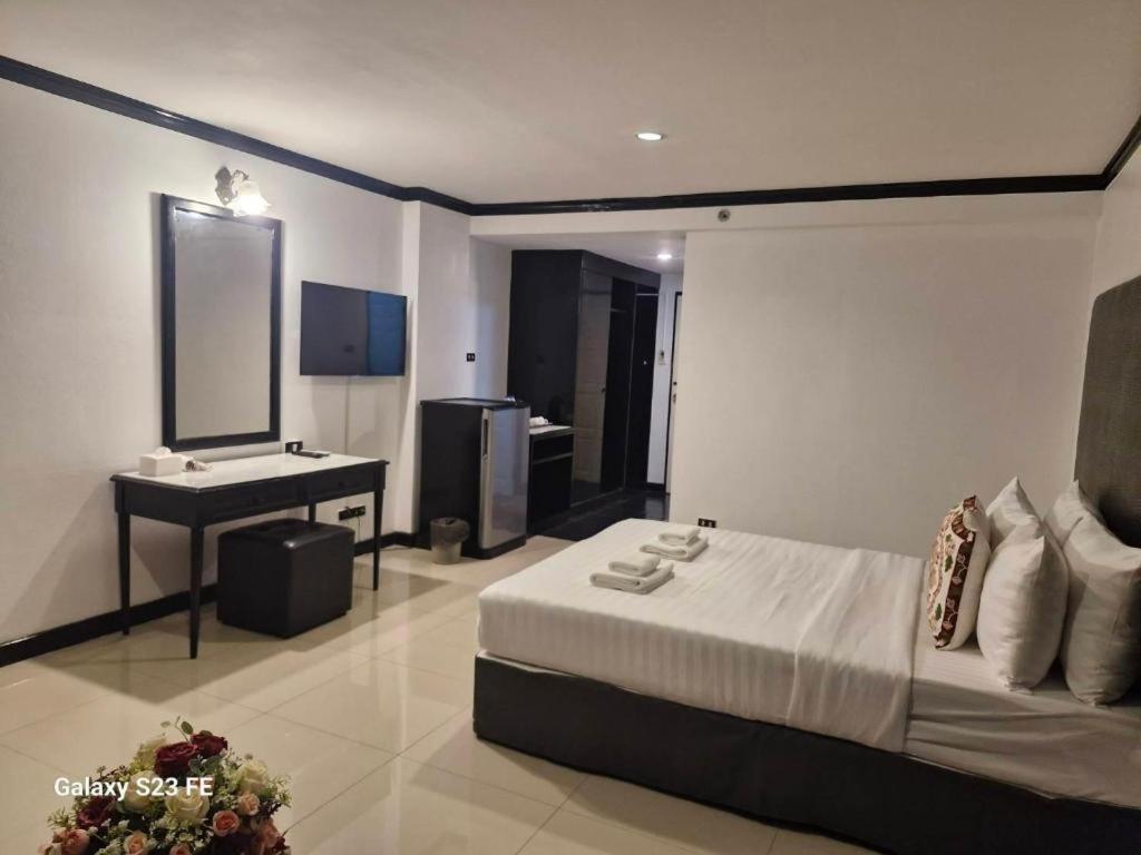 Town In Town Gardent Resort Bangkok Extérieur photo