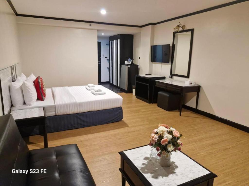 Town In Town Gardent Resort Bangkok Extérieur photo