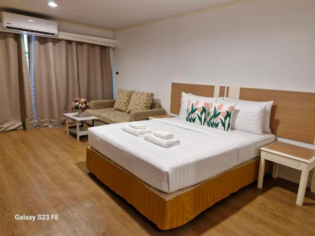 Town In Town Gardent Resort Bangkok Extérieur photo