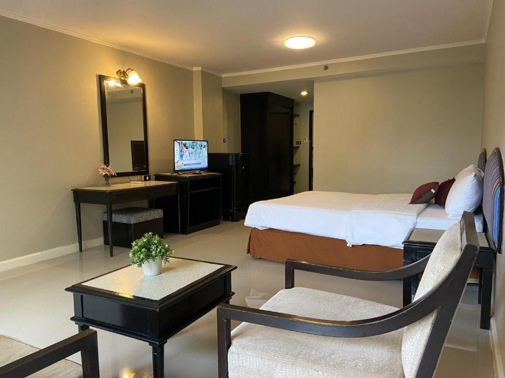 Town In Town Gardent Resort Bangkok Extérieur photo