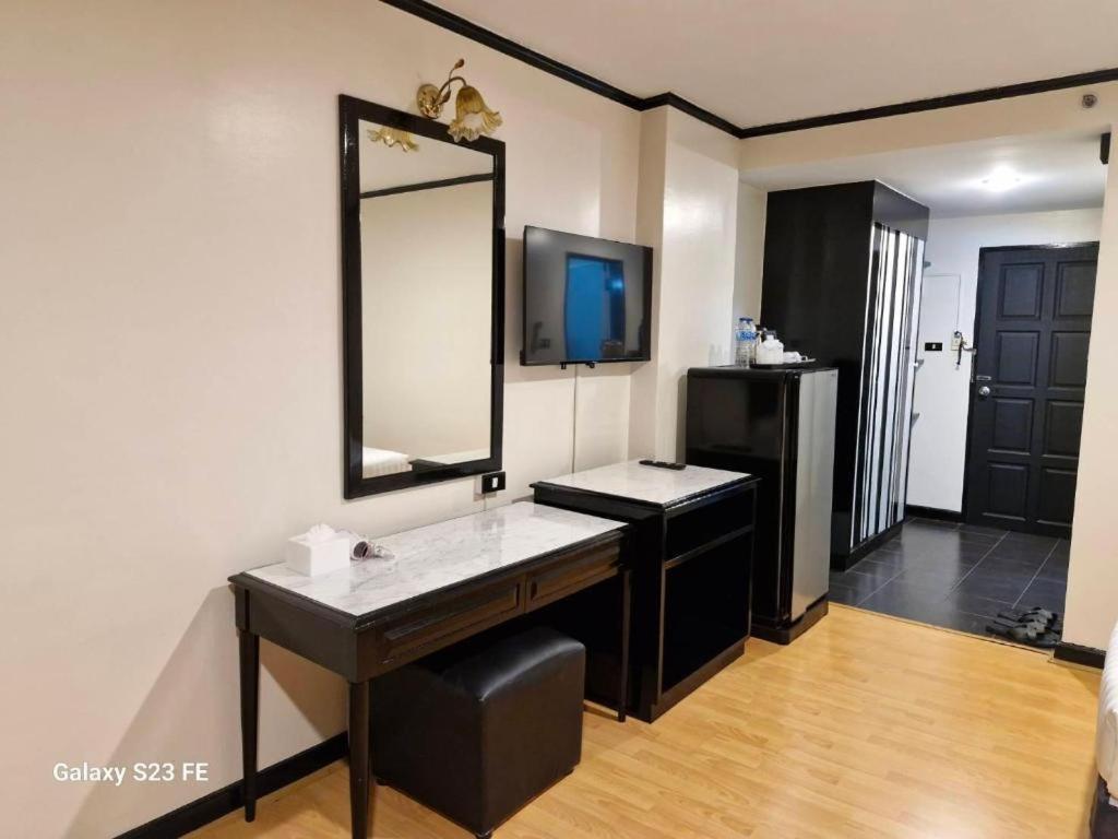 Town In Town Gardent Resort Bangkok Extérieur photo